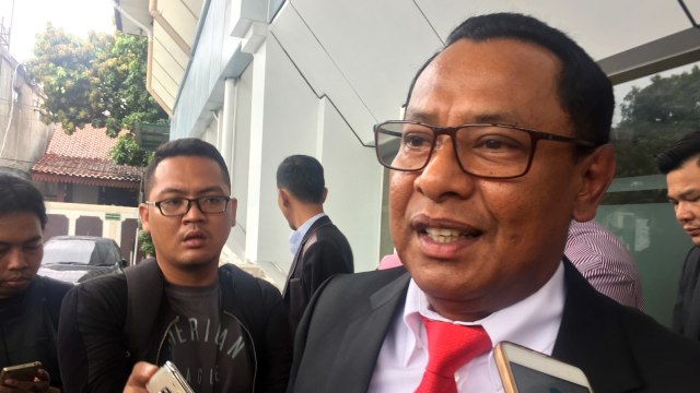 Kuasa hukum Fredrich mendaftarkan praperadilan (Foto:  Raga Imam/kumparan)