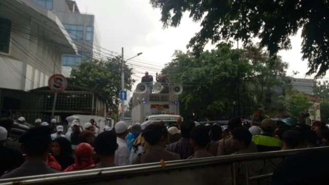 Massa Ustaz Zulkifli bentrok (Foto: Rizki Mubarok/kumparan)