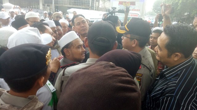 Ustaz Zulkifli Ali dan Novel (Foto: Rizki Mubarok/kumparan)
