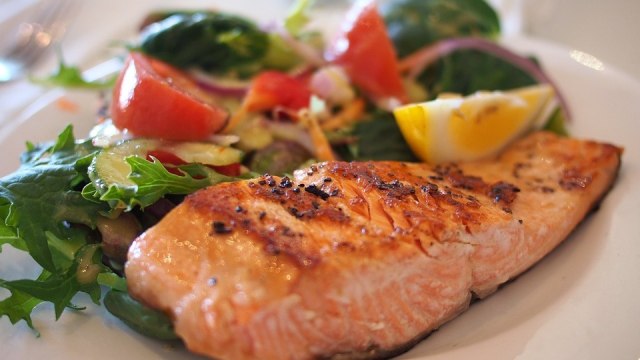 Ikan salmon. (Foto: Pixabay)
