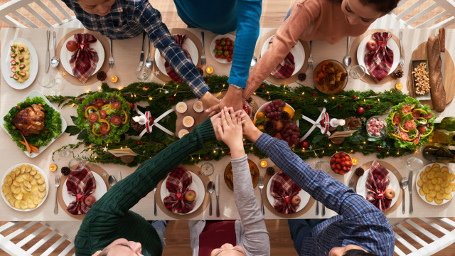 Makan malam keluarga (Foto: Thinstock)