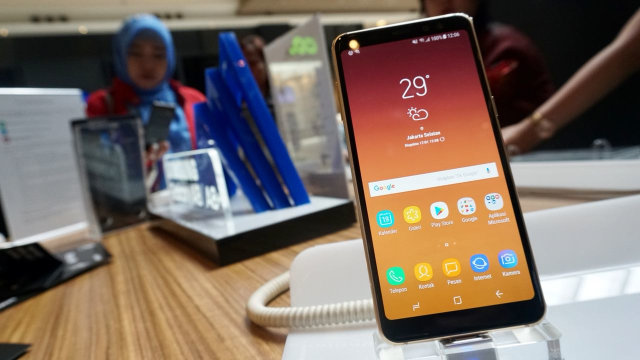 Penjualan Samsung Galaxy A8 dan A8+ (Foto: Fanny Kusumawardhani/kumparan)