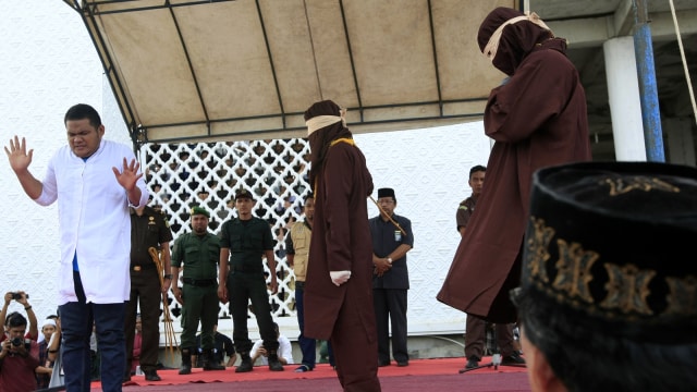 Hukuman cambuk di Aceh. (Foto: Antara/Irwansyah Putra)