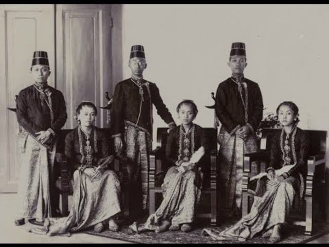 Pakaian Masyarakat Jawa Abad ke-19