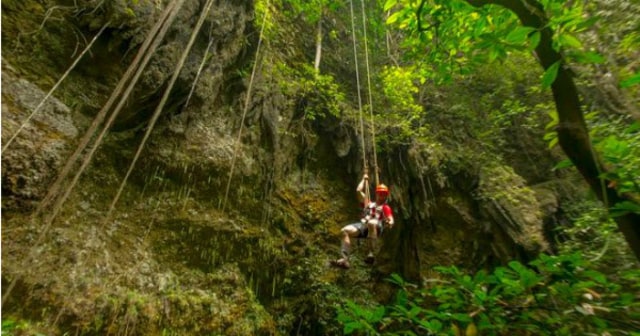 Berburu Cahaya Ilahi di Gua Jomblang