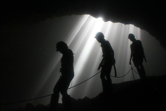 Berburu Cahaya Ilahi di Gua Jomblang (3)