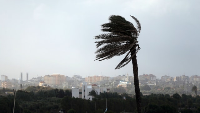 Ilustrasi Badai (Foto: AFP/Mohammed Abed)