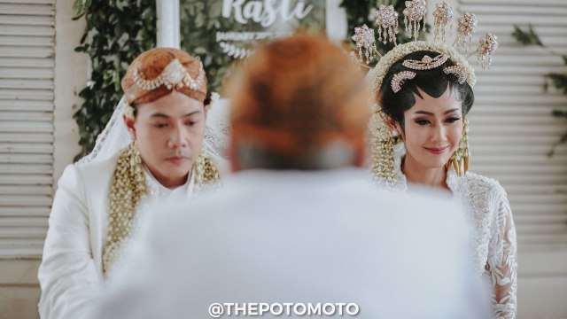 Akad nikah Ardina - Arie. (Foto: Dok.Thepotomoto)