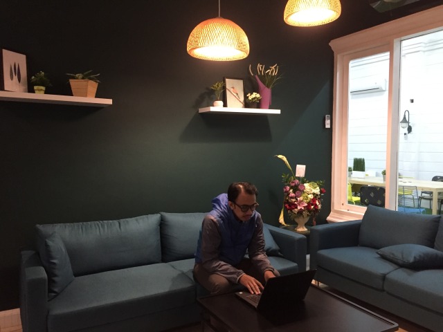 Menikmati Malam Minggu di Kantor, Apa Iya?