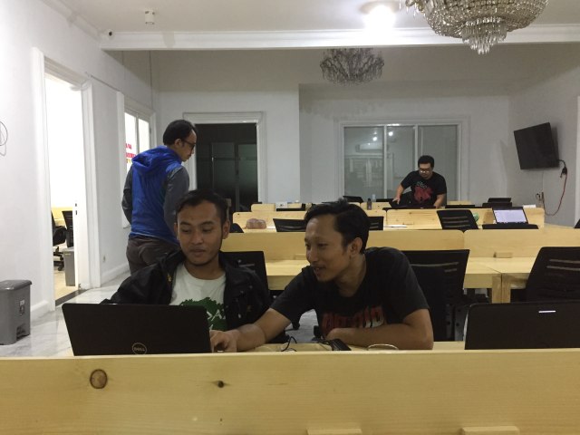 Menikmati Malam Minggu di Kantor, Apa Iya? (2)