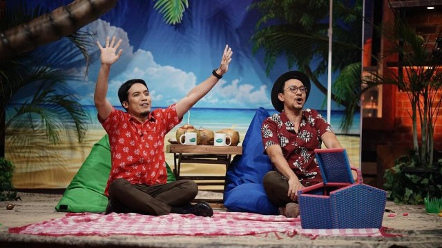 Vincent Rompies dan Desta (Foto: Instagram @tonightshow_net)