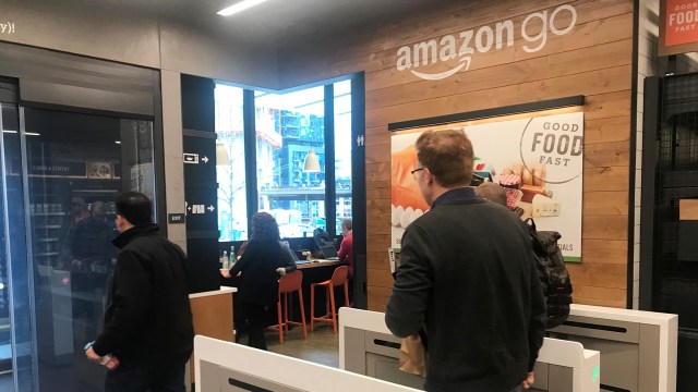 Suasana toko Amazon Go. (Foto: Jeffrey Dastin/Reuters)