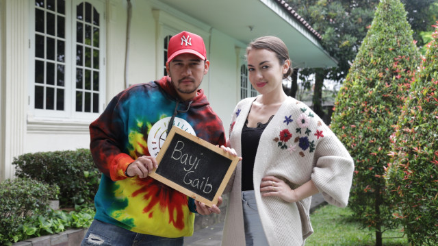 Pemain film Bayi Gaib, Rianti dan Mario (Foto: Intan Alfitry Novian/kumparan)
