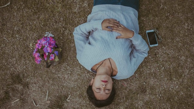 Ilustrasi Tidur dengan Smartphone. (Foto: StockSnap via Pixabay (CC0 Creative Commons))