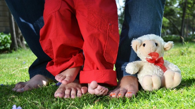 Ilustrasi melatih anak belajar berjalan (Foto: Pixabay)