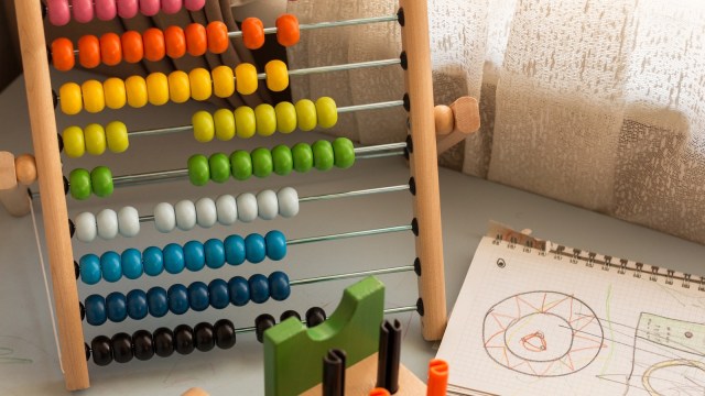 Anak belajar berhitung (Foto: Pixabay)