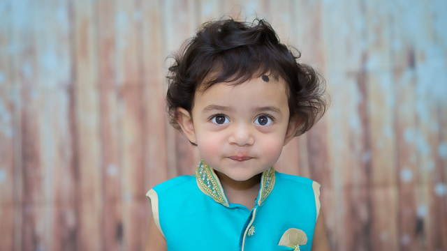 Anak terseyum manis (Foto: Pixabay)