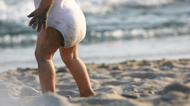 Bayi nyaman bermain di luar (Foto: Pixabay)