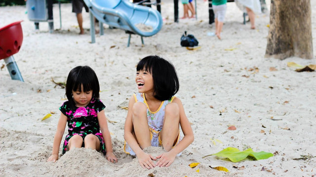 Anak-anak bermain pasir (Foto: Pixabay)