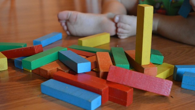 Mainan anak balok (Foto: Pixabay)