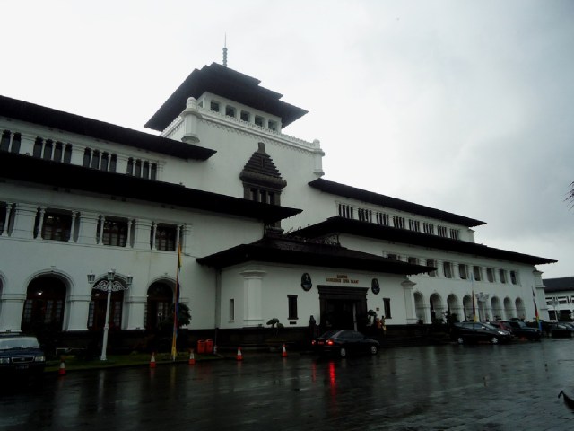 10 Destinasi Populer dan Kamar Hotel Murah di Bandung Mulai Rp200.000! (7)