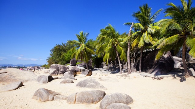 Salah satu pantai di Hainan, China. (Foto: Pixabay)