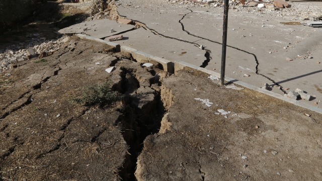 Ilustrasi Gempa Bumi (Foto: AFP/Atta Kenare)