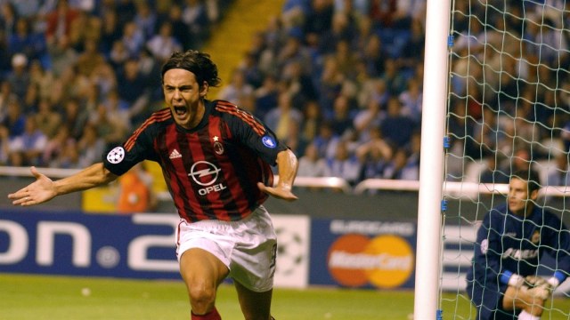 Filippo Inzaghi kala beraksi di Liga Champions. (Foto: Christophe Simon/AFP)
