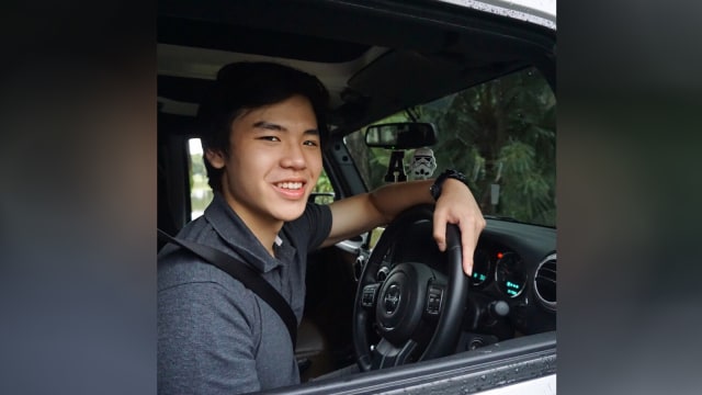 Nicholas Sean mengendarai mobil Ahok (Foto: Instagram @nachoseann)