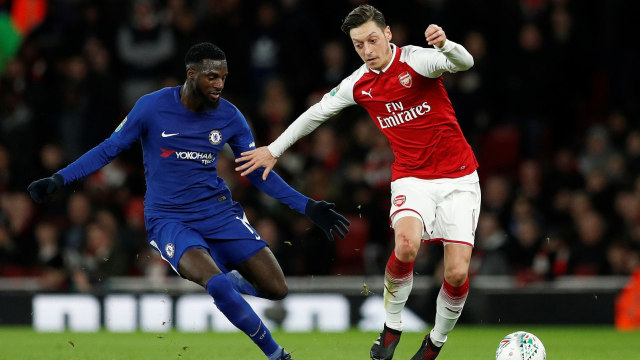 Arsenal lawan Chelsea (Foto: Reuters/John Sibley)