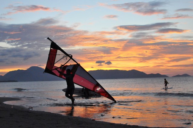 Pantai-pantai Milik Kita yang Membuai (1)