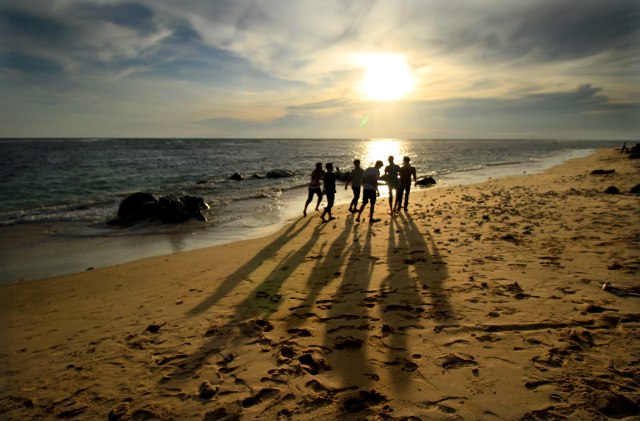 Pantai-pantai Milik Kita yang Membuai (2)