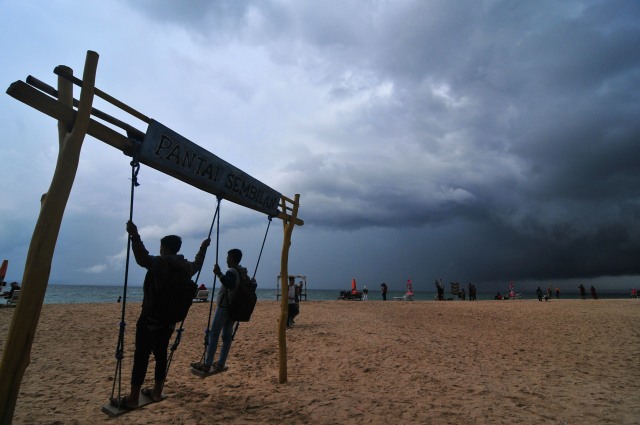 Pantai-pantai Milik Kita yang Membuai (7)