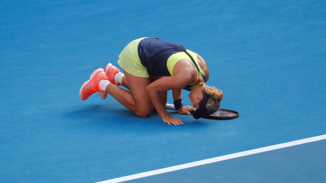 Kerber merebut poin ke-4 di set ketiga. (Foto: REUTERS/David Gray)
