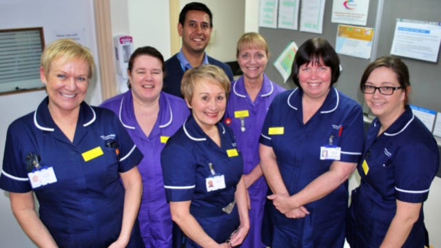 Seragam perawat warna-warni (Foto: barnsleyhospital.nhs.uk)