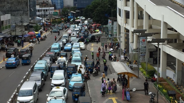 Macet di Jalan Kebon Jati, Blok C, Tanah Abang (Foto: Mirsan Simamora/kumparan)