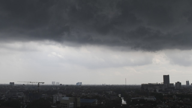 Ilustrasi awan mendung Foto: ANTARA FOTO/Zabur Karuru