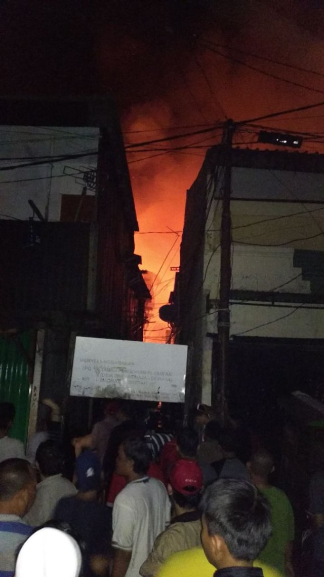 Kebakaran di Krukut, Jakbar. (Foto: Twitter @BPBDJakarta)
