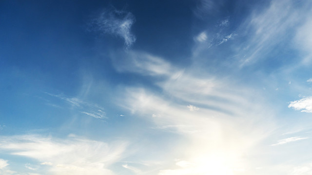 Langit biru cerah. Foto: Ant Rozetsky/Unsplash
