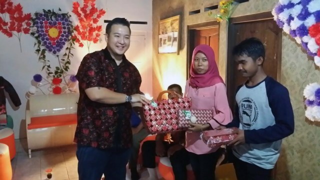 Hadiah bulan madu pernikahan unik. (Foto: Dok. Istimewa)