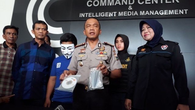 Rilis Tersangka Pelecehan Seksual RS Surabaya (Foto: Phaksy Sukowati )