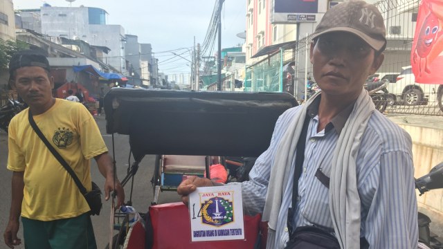 Tukang becak Pasar Teluk Gong, Penjaringan. (Foto: Andreas Ricky Febrian/kumparan)