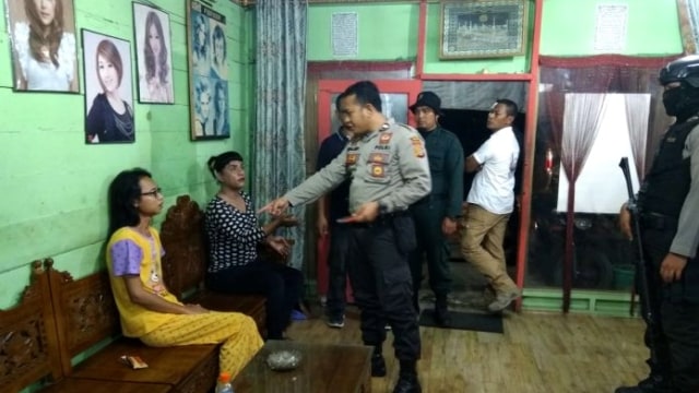 Polres Aceh Utara grebek 12 waria di salon. (Foto: Zuhri Noviandi/kumparan)
