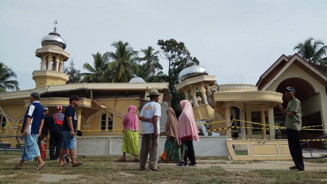 Robohnya Masjid Berusia 96 Tahun di Payakumbuh (1)