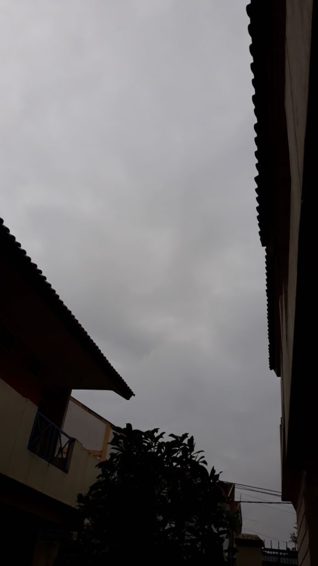 Langit mendung Depok (Foto: Siti Syahidati Fauzana)
