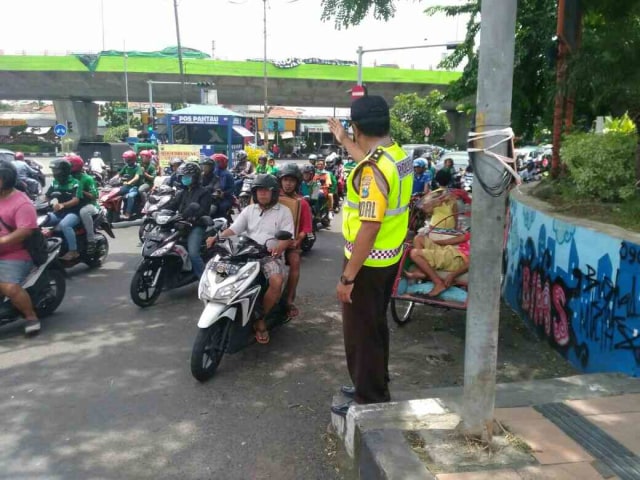 Untuk Memberikan Pelayanan kepada Masyarakat Kompol Dwi Eko Turun Langsung di Lapangan