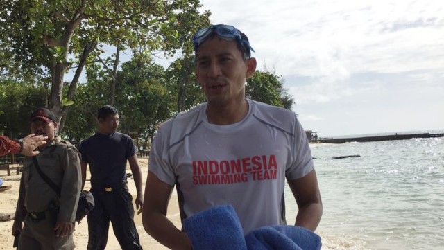 Sandiaga Uno usai berenang di Pulau Bidadari (Foto: Moh. Fajri/kumparan)
