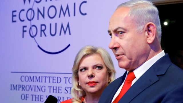 Benjamin Netanyahu dan Sara Netanyahu (Foto: REUTERS/Denis Balibouse)