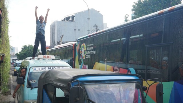 Massa aksi gabungan sopir Angkutan Umum (Foto: Jamal Ramadhan/kumparan)
