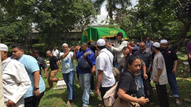 Jenazah Aliyah tiba di TPU Menteng Pulo (Foto: Sarah Yulianti/kumparan)
